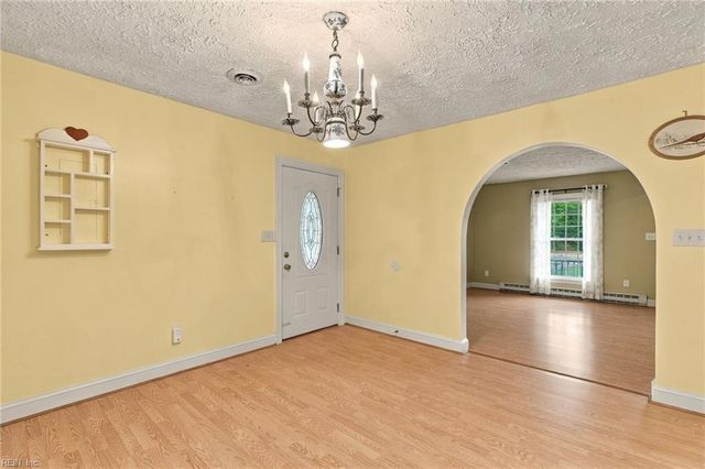 8482 Broad Marsh LN, Hayes, VA 23072