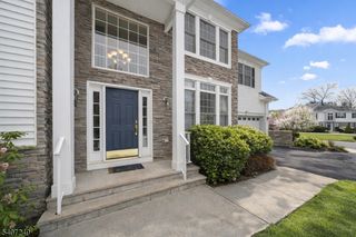 48 Bovensiepen Ct, Roseland Boro, NJ 07068