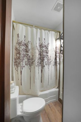 922 E E Mitchell, Waterloo, IA 50702