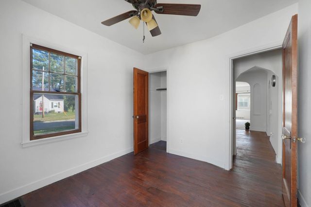 922 E E Mitchell, Waterloo, IA 50702