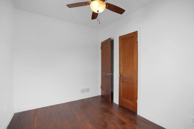 922 E E Mitchell, Waterloo, IA 50702