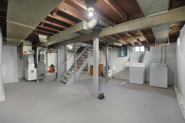 922 E E Mitchell, Waterloo, IA 50702