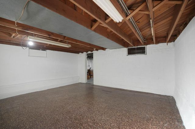 922 E E Mitchell, Waterloo, IA 50702