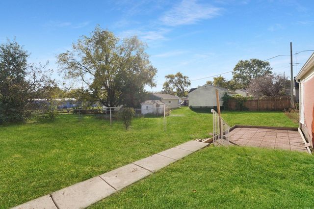 922 E E Mitchell, Waterloo, IA 50702