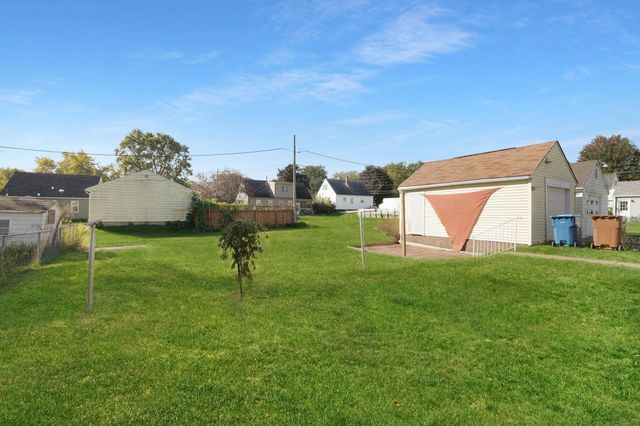 922 E E Mitchell, Waterloo, IA 50702