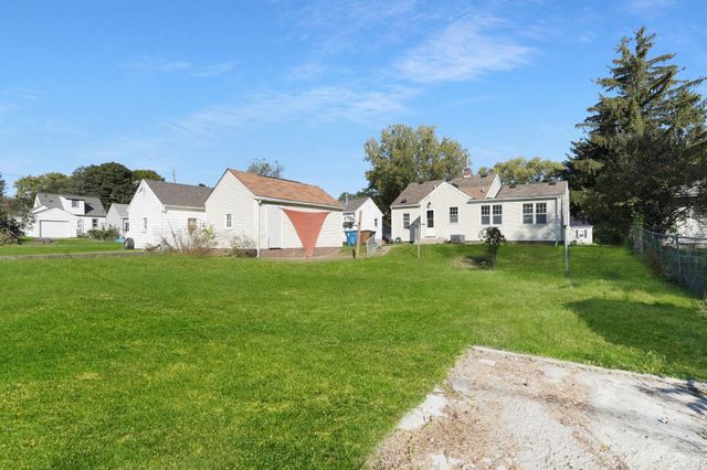 922 E E Mitchell, Waterloo, IA 50702