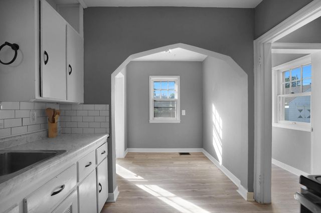 922 E E Mitchell, Waterloo, IA 50702