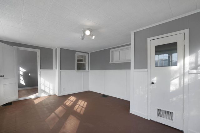 922 E E Mitchell, Waterloo, IA 50702