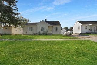 922 E E Mitchell, Waterloo, IA 50702