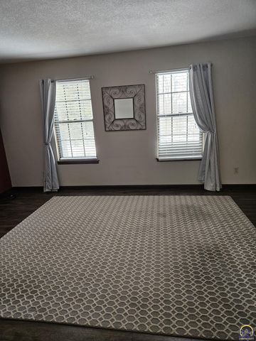 4105 NW Dondee LN, Topeka, KS 66618