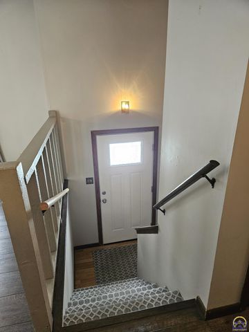 4105 NW Dondee LN, Topeka, KS 66618