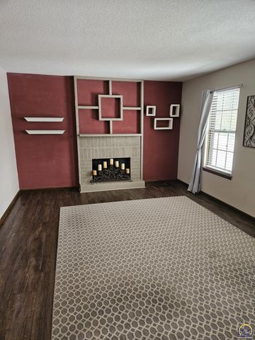 4105 NW Dondee LN, Topeka, KS 66618