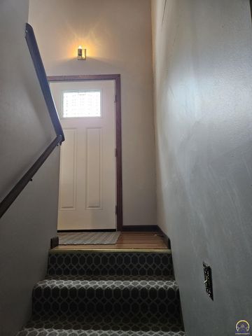 4105 NW Dondee LN, Topeka, KS 66618