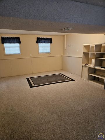 4105 NW Dondee LN, Topeka, KS 66618