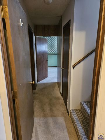 4105 NW Dondee LN, Topeka, KS 66618