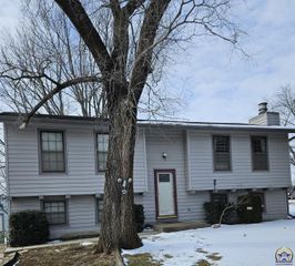 4105 NW Dondee LN, Topeka, KS 66618