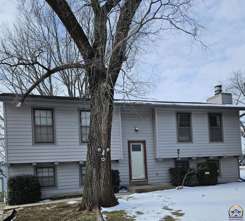 4105 NW Dondee LN, Topeka, KS 66618