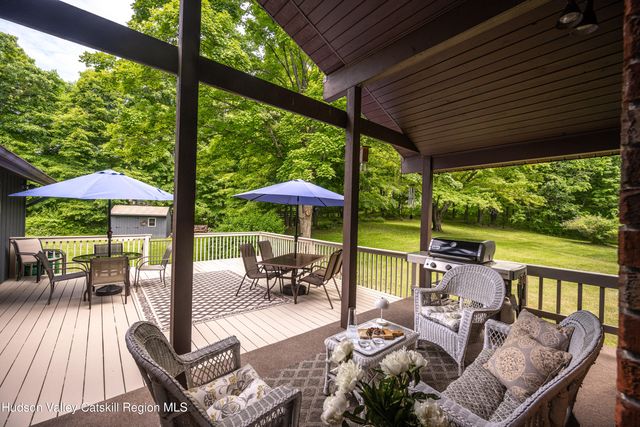 202 S Quaker Lane, Hyde Park, NY 12538