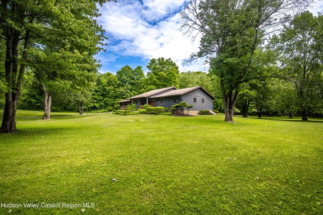 202 S Quaker Lane, Hyde Park, NY 12538