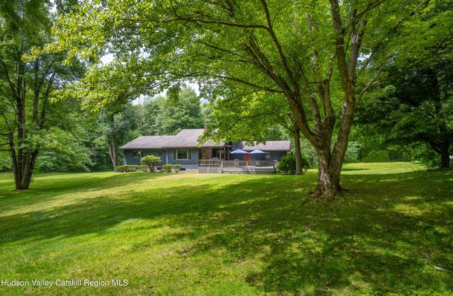 202 S Quaker Lane, Hyde Park, NY 12538