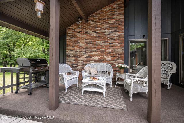 202 S Quaker Lane, Hyde Park, NY 12538