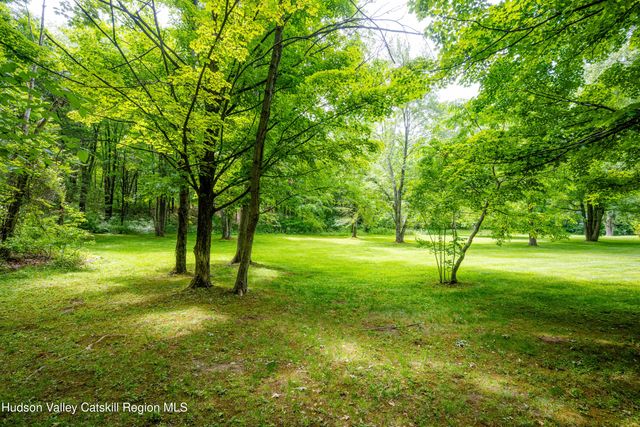202 S Quaker Lane, Hyde Park, NY 12538