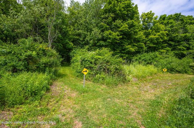 202 S Quaker Lane, Hyde Park, NY 12538