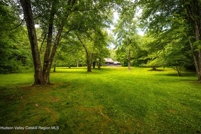 202 S Quaker Lane, Hyde Park, NY 12538