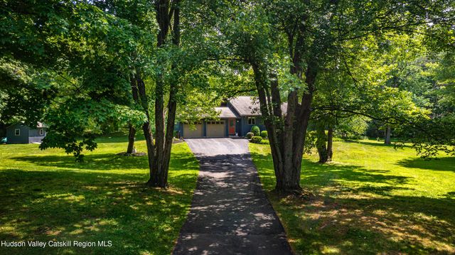202 S Quaker Lane, Hyde Park, NY 12538