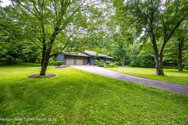 202 S Quaker Lane, Hyde Park, NY 12538