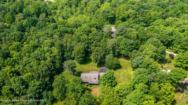 202 S Quaker Lane, Hyde Park, NY 12538