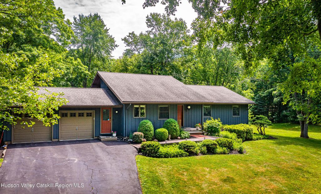 202 S Quaker Lane, Hyde Park, NY 12538