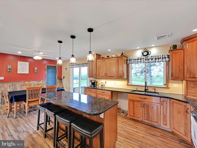 805 S CROSSROADS RD, Lykens, PA 17048