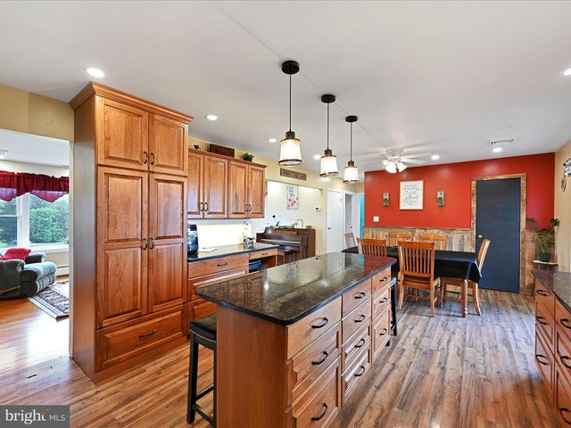 805 S CROSSROADS RD, Lykens, PA 17048