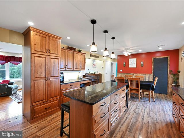 805 S CROSSROADS RD, Lykens, PA 17048