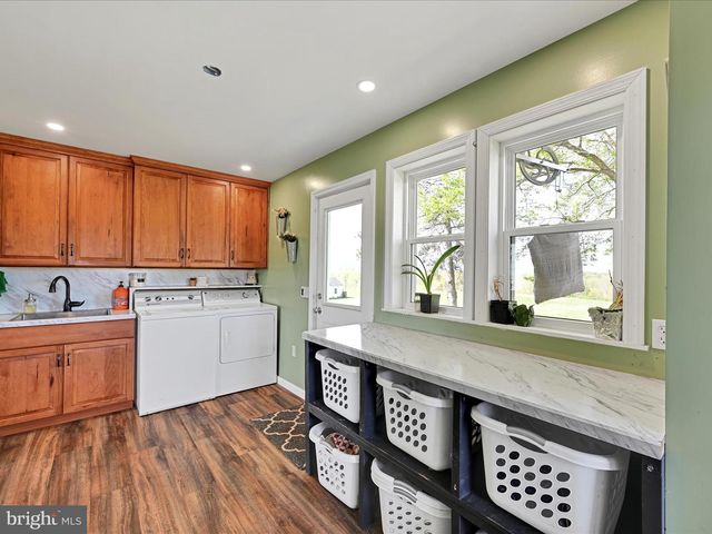 805 S CROSSROADS RD, Lykens, PA 17048