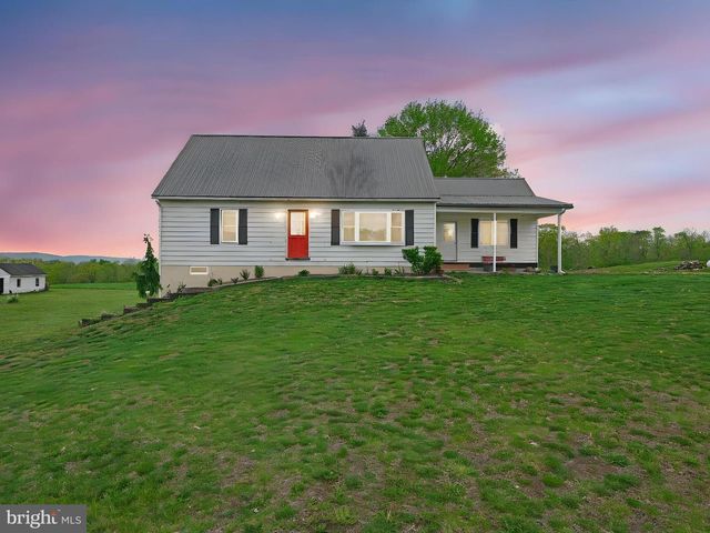 805 S CROSSROADS RD, Lykens, PA 17048