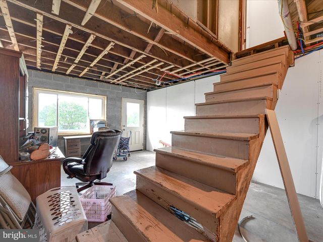 805 S CROSSROADS RD, Lykens, PA 17048