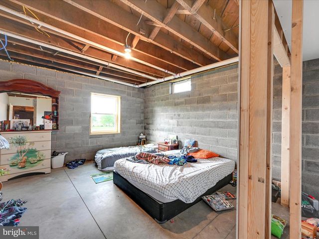 805 S CROSSROADS RD, Lykens, PA 17048