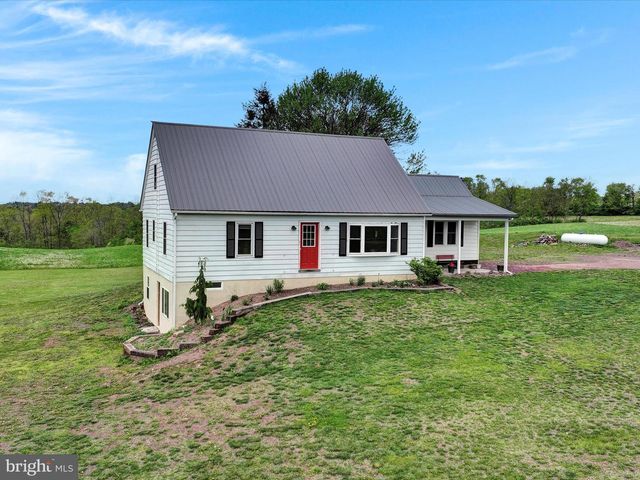 805 S CROSSROADS RD, Lykens, PA 17048