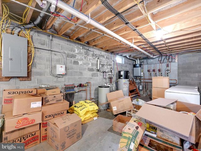 805 S CROSSROADS RD, Lykens, PA 17048