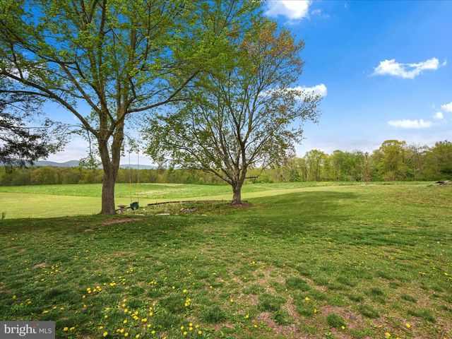 805 S CROSSROADS RD, Lykens, PA 17048