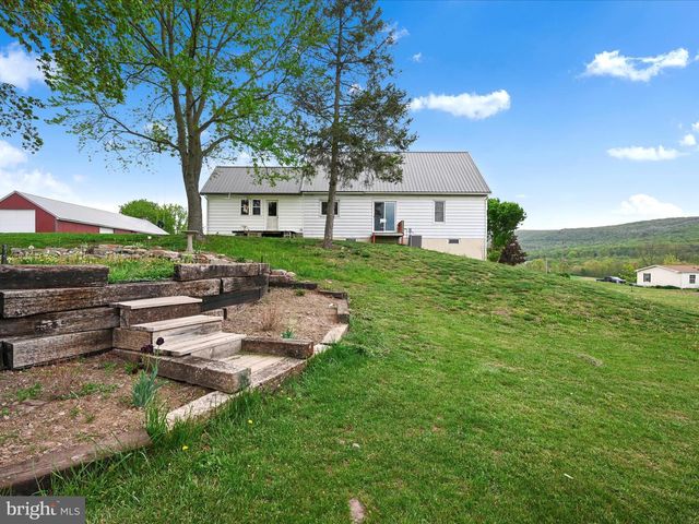 805 S CROSSROADS RD, Lykens, PA 17048