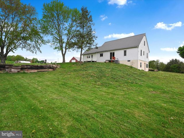 805 S CROSSROADS RD, Lykens, PA 17048