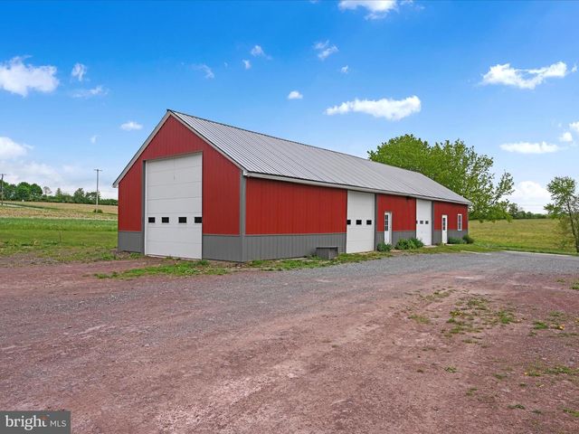 805 S CROSSROADS RD, Lykens, PA 17048