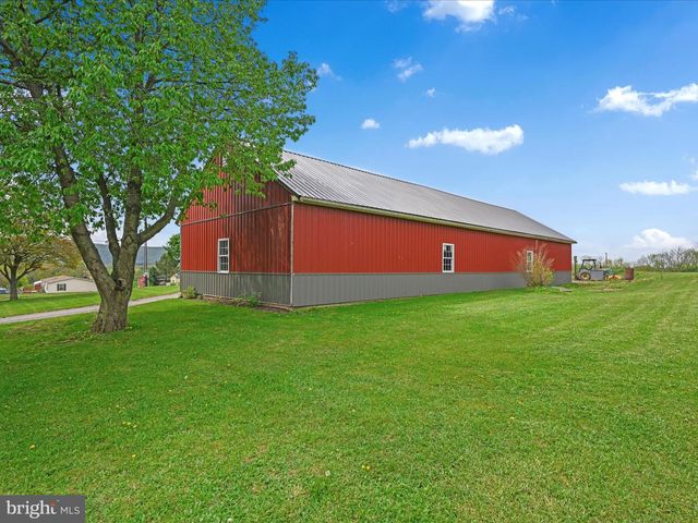 805 S CROSSROADS RD, Lykens, PA 17048