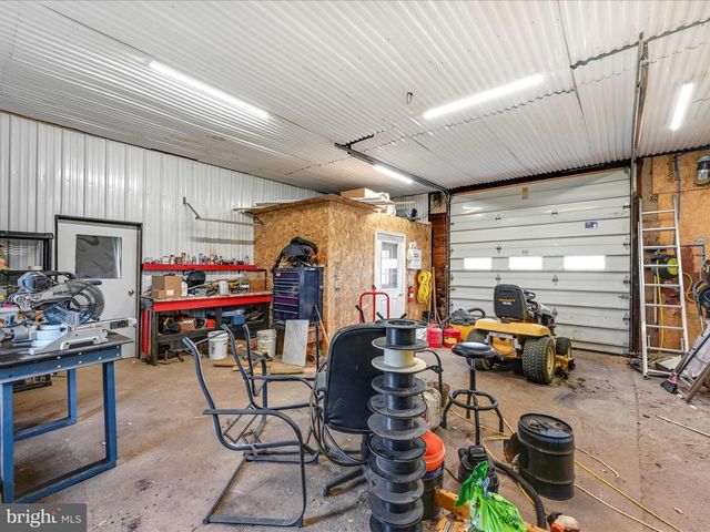 805 S CROSSROADS RD, Lykens, PA 17048