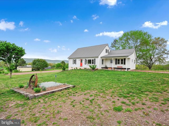 805 S CROSSROADS RD, Lykens, PA 17048