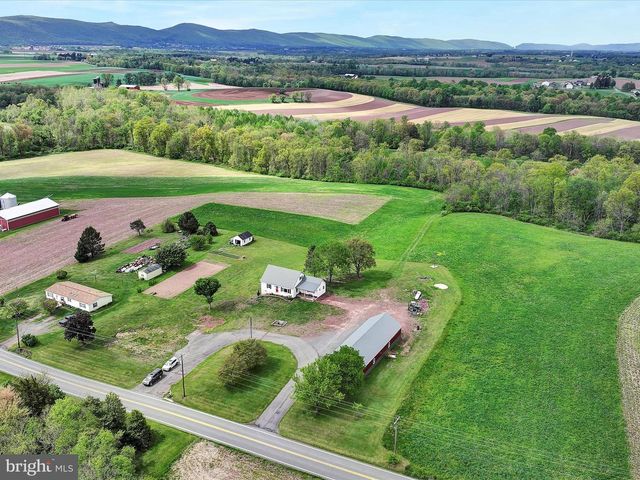 805 S CROSSROADS RD, Lykens, PA 17048
