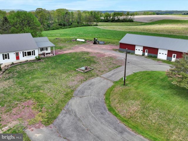 805 S CROSSROADS RD, Lykens, PA 17048
